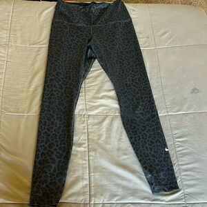 Women’s small Nike leggings